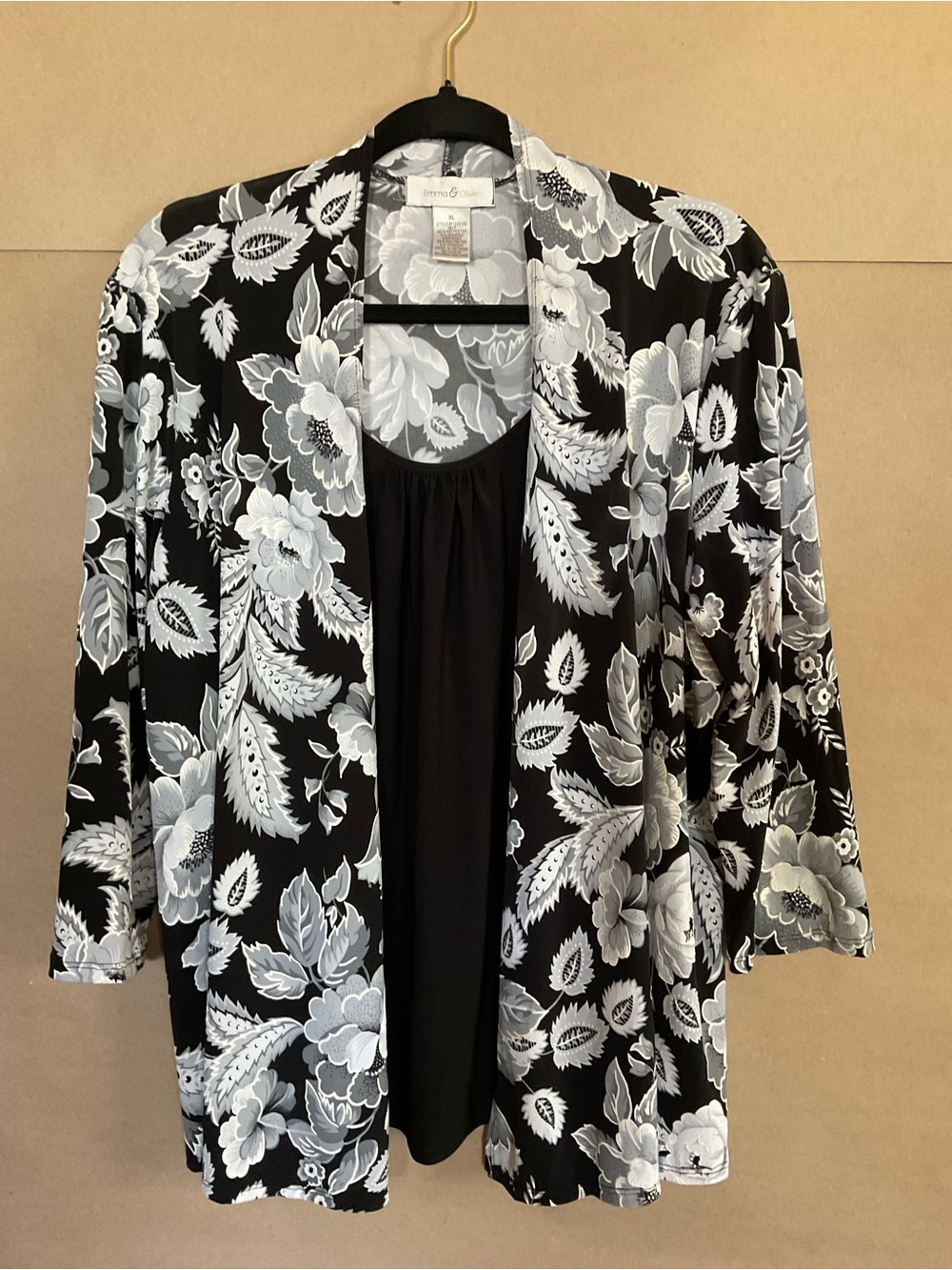 Emma & Olive. Top. Black and white. Size XL